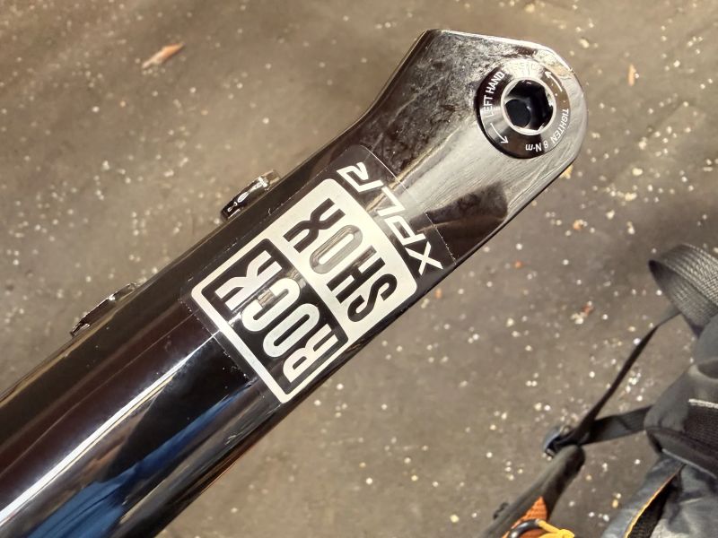 Rock Shox Rudy Ultimate Race Day 2 28" odpružená gravel vidlice Gloss Black