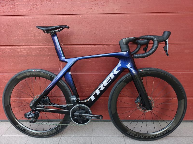 Trek Madone gen 7, karbonová kola bontrager RSL, force Axs, wattmetr 