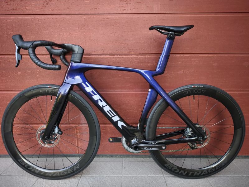 Trek Madone gen 7, karbonová kola bontrager RSL, force Axs, wattmetr 