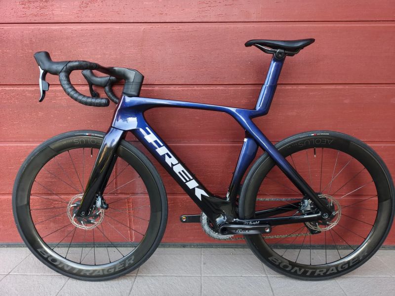Trek Madone gen 7, karbonová kola bontrager RSL, force Axs, wattmetr 