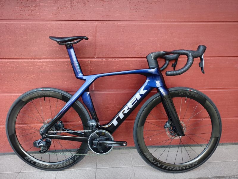 Trek Madone gen 7, karbonová kola bontrager RSL, force Axs, wattmetr 