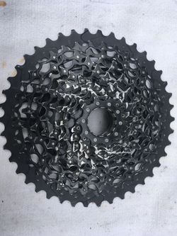 SRAM Kazeta XG1175 10-42T 11SPD XD