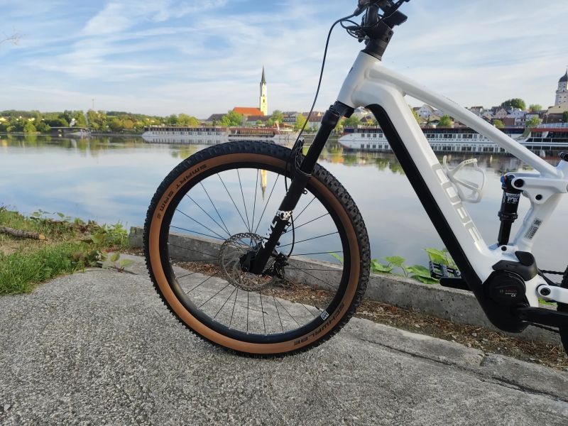 Cube Stereo 120 ( zamluveno 24.5)