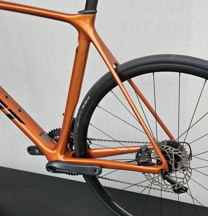GIANT TCR Advanced 1 Disc 2023 – závodní karbonová silnička – NOVÁ