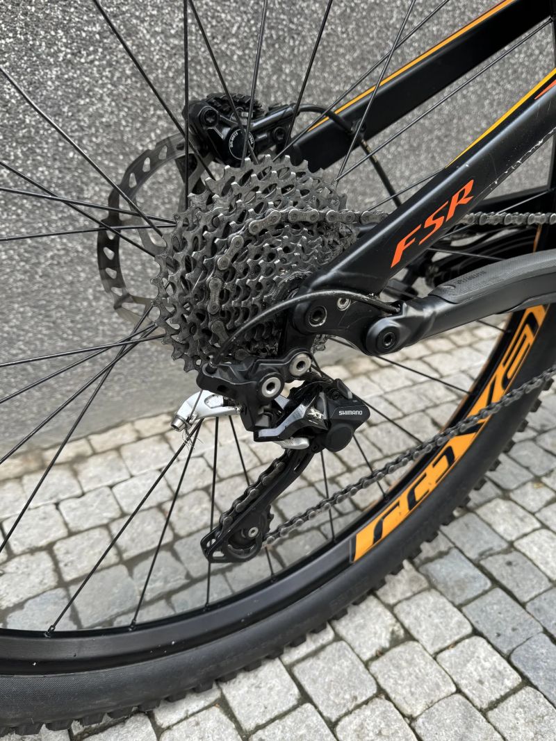Specialized Stumpjumper, 29" Velikost M, Carbon