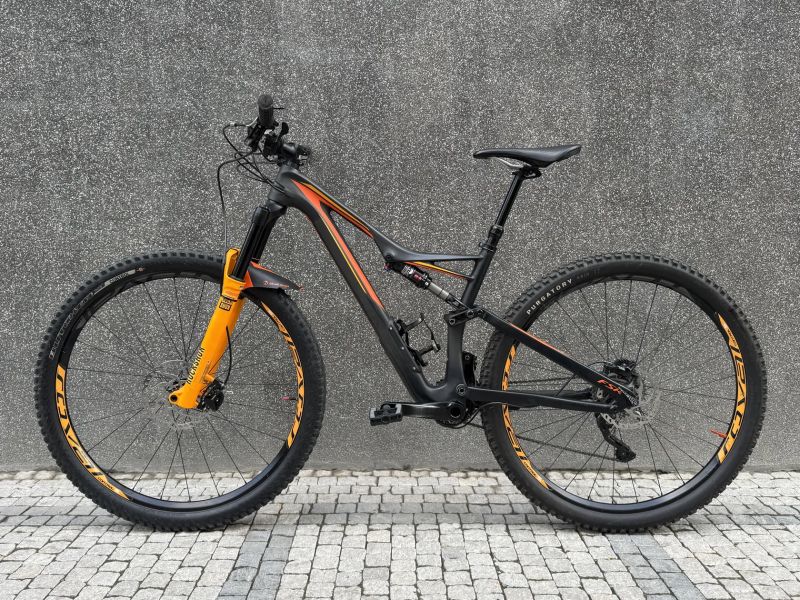 Specialized Stumpjumper, 29" Velikost M, Carbon