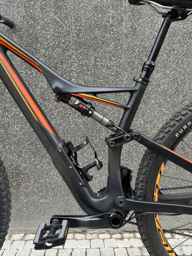 Specialized Stumpjumper, 29" Velikost M, Carbon
