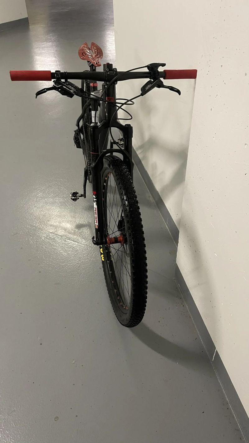 Lehké karbonové kolo 27,5" pro malého závodníka