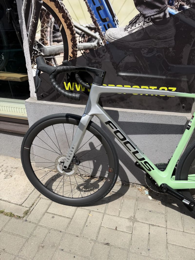 Silniční kolo Focus Izalco Max 9.7
