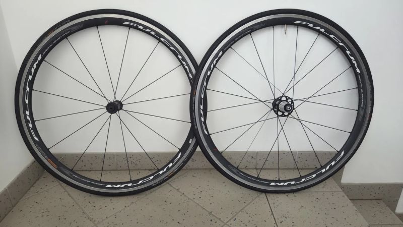 Fulcrum racing quattro LG+Schwalbe pro one.