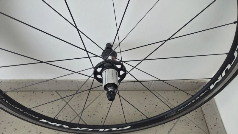 Fulcrum racing quattro LG+Schwalbe pro one.