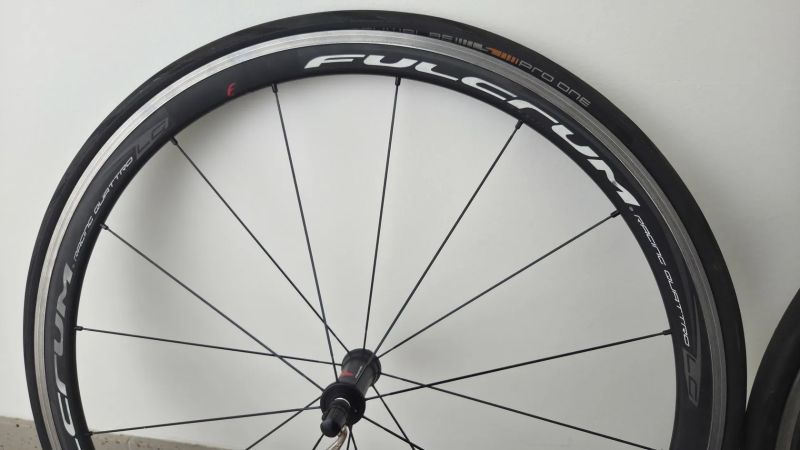 Fulcrum racing quattro LG+Schwalbe pro one.