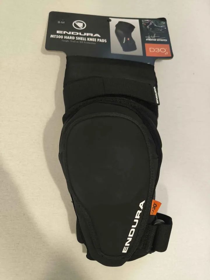 Chrániče kolen Endura MT500 Hard Shell Black S/M