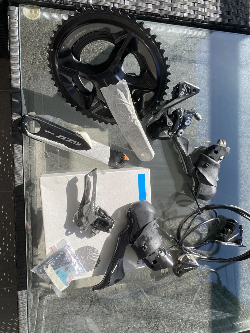 Kompletní sada Shimano 105
