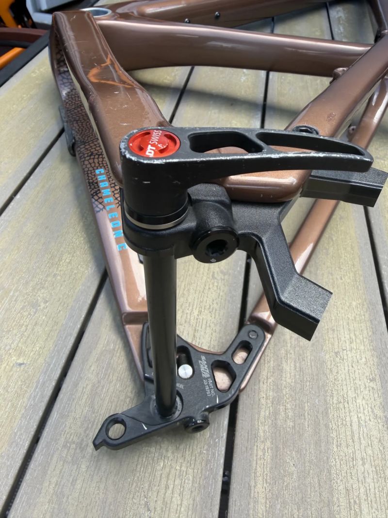 Prodám rám Santa Cruz Chameleon C (karbon), model MK7 2020 velikost L