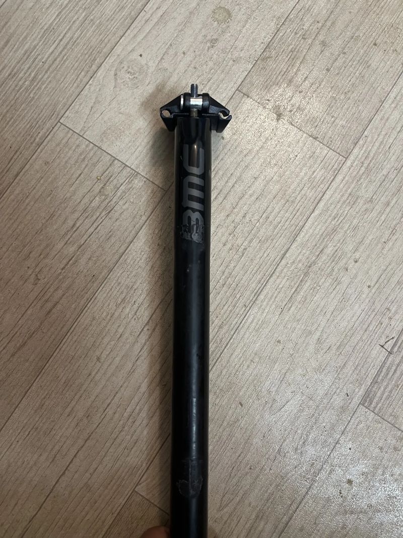 Karbonová sedlovka BMC průměr 27.2mm, délka 350mm