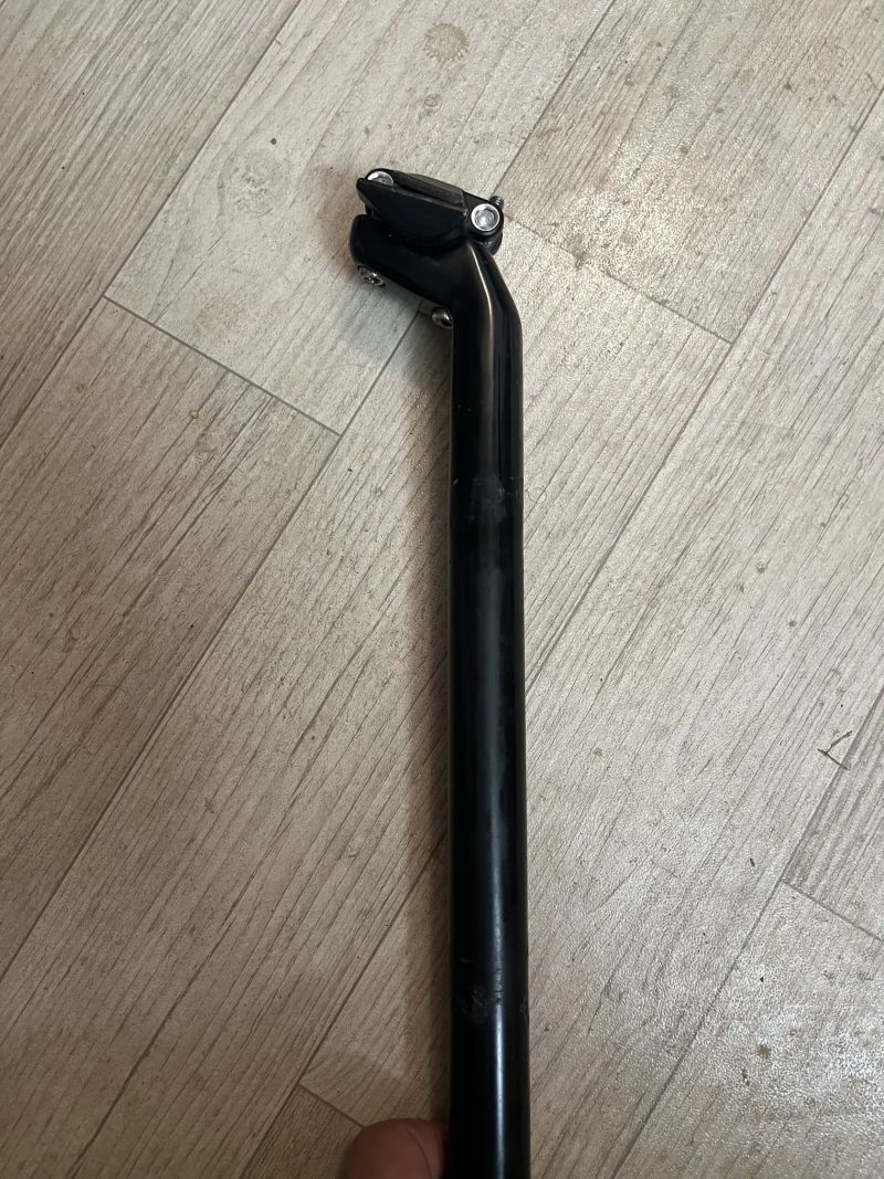 Karbonová sedlovka BMC průměr 27.2mm, délka 350mm