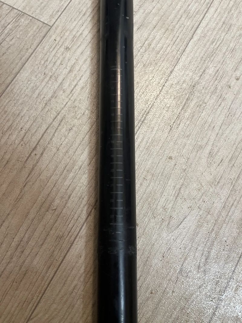 Karbonová sedlovka BMC průměr 27.2mm, délka 350mm