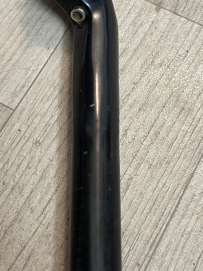 Karbonová sedlovka BMC průměr 27.2mm, délka 350mm