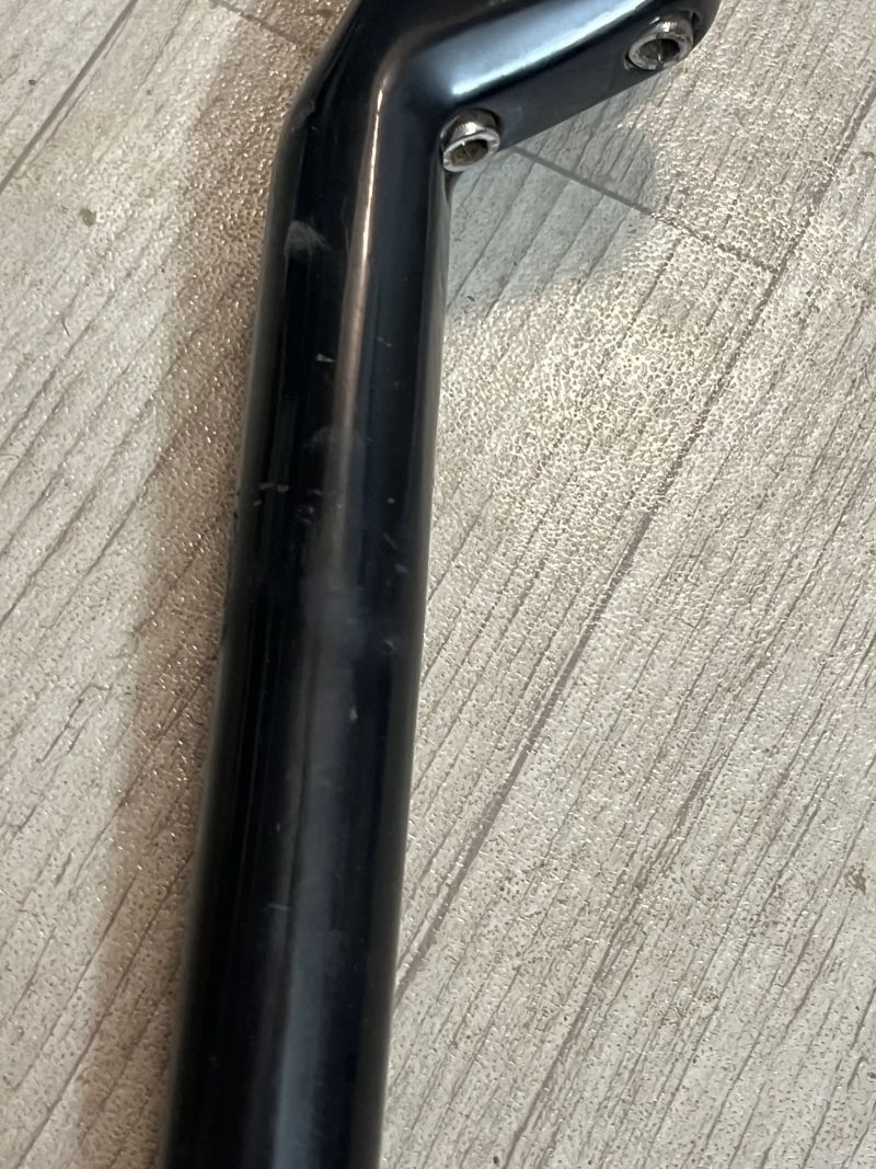 Karbonová sedlovka BMC průměr 27.2mm, délka 350mm