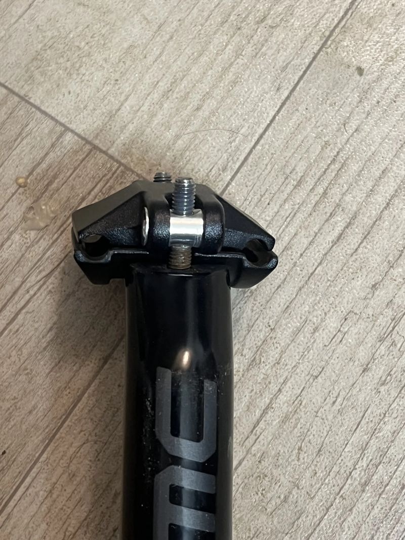 Karbonová sedlovka BMC průměr 27.2mm, délka 350mm
