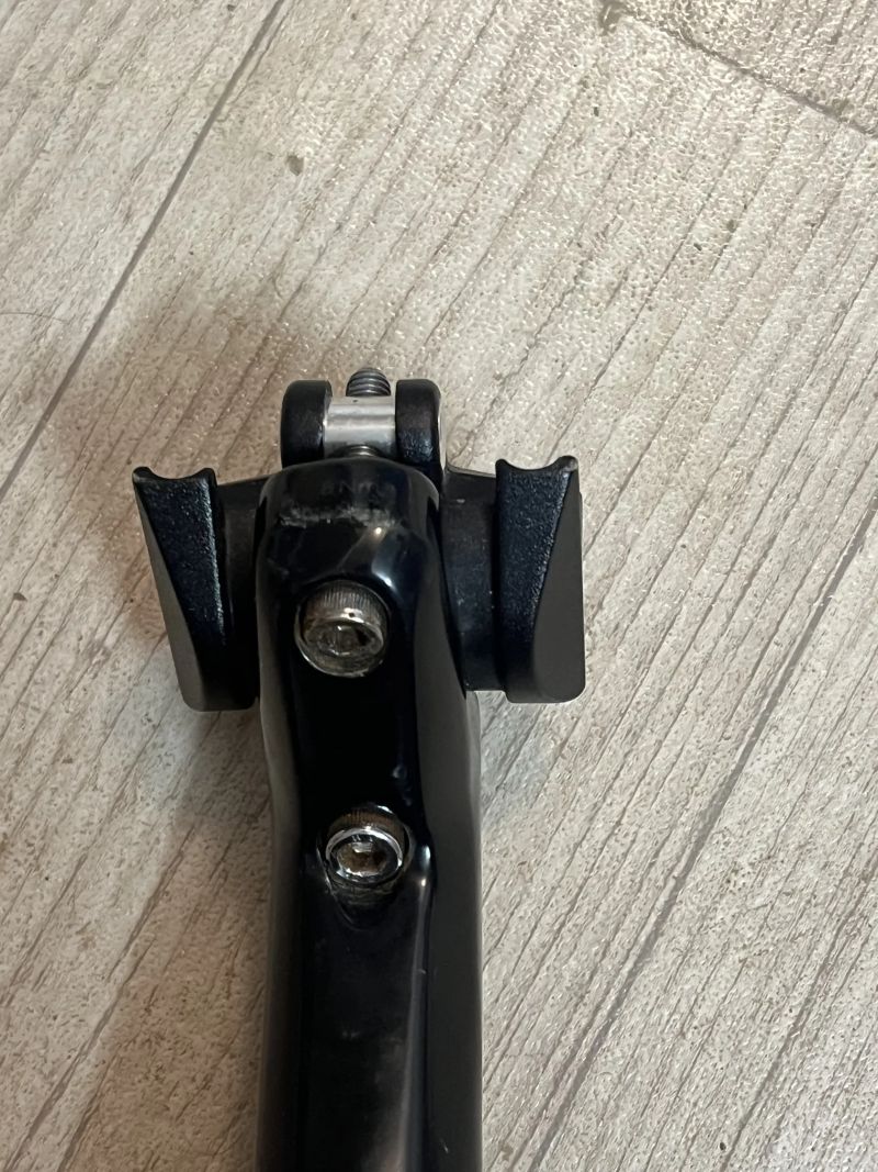 Karbonová sedlovka BMC průměr 27.2mm, délka 350mm