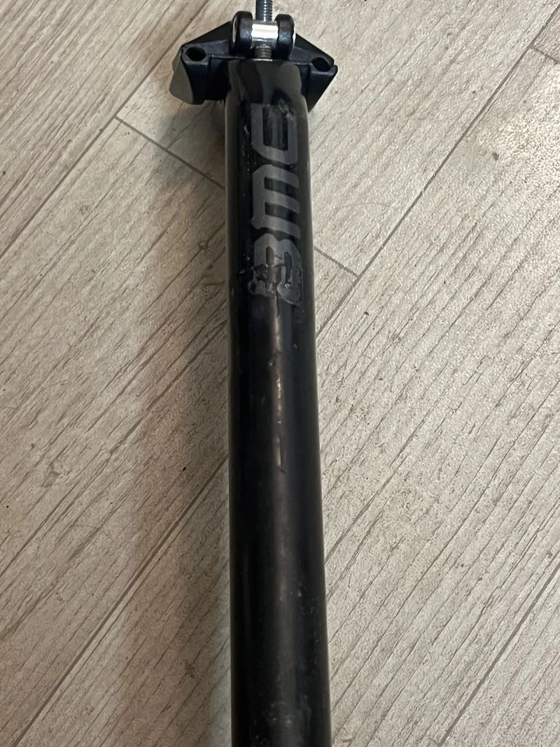 Karbonová sedlovka BMC průměr 27.2mm, délka 350mm
