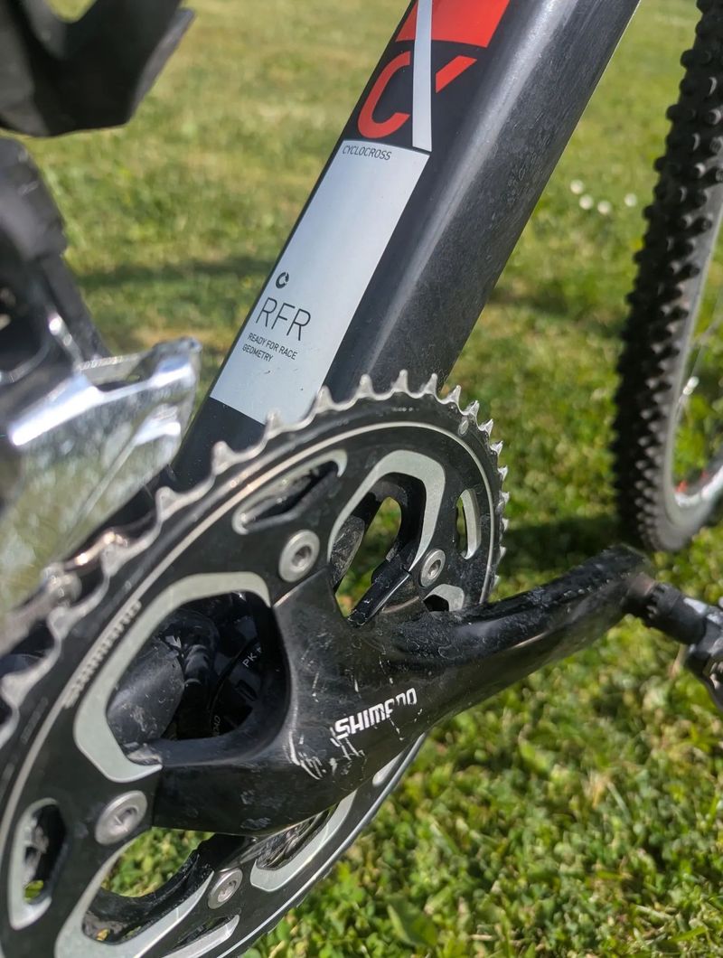 Cube Cross Race 10 kg - hliníkový gravel/cyklokros, Shimano 105 (2x11), ráfky Fulcrum 