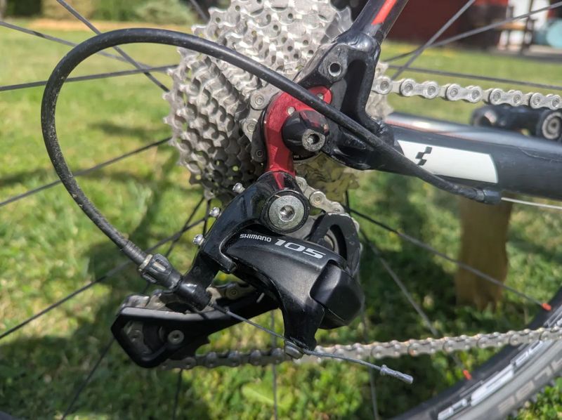 Cube Cross Race 10 kg - hliníkový gravel/cyklokros, Shimano 105 (2x11), ráfky Fulcrum 