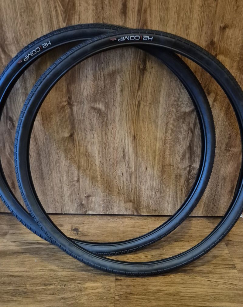 Bontrager H2 Comp, drátová patka, 30 tpi, 700 x 35 mm.