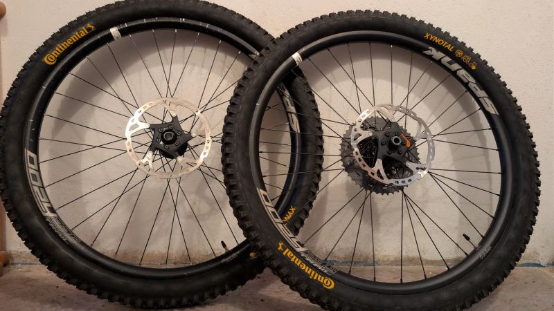 Komplet kola SPANK Oozy Trail 295