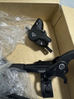Komplet přední a zadní brzdy Shimano