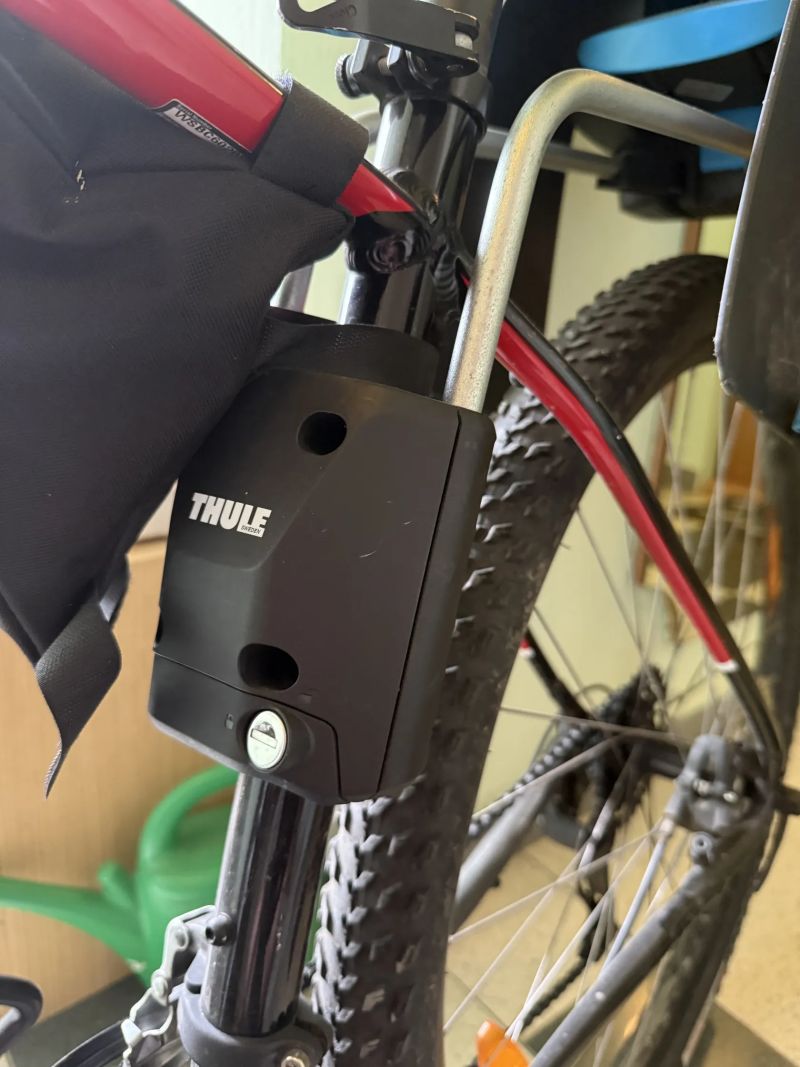 Cyklosedačka Thule RideAlong Dark Grey