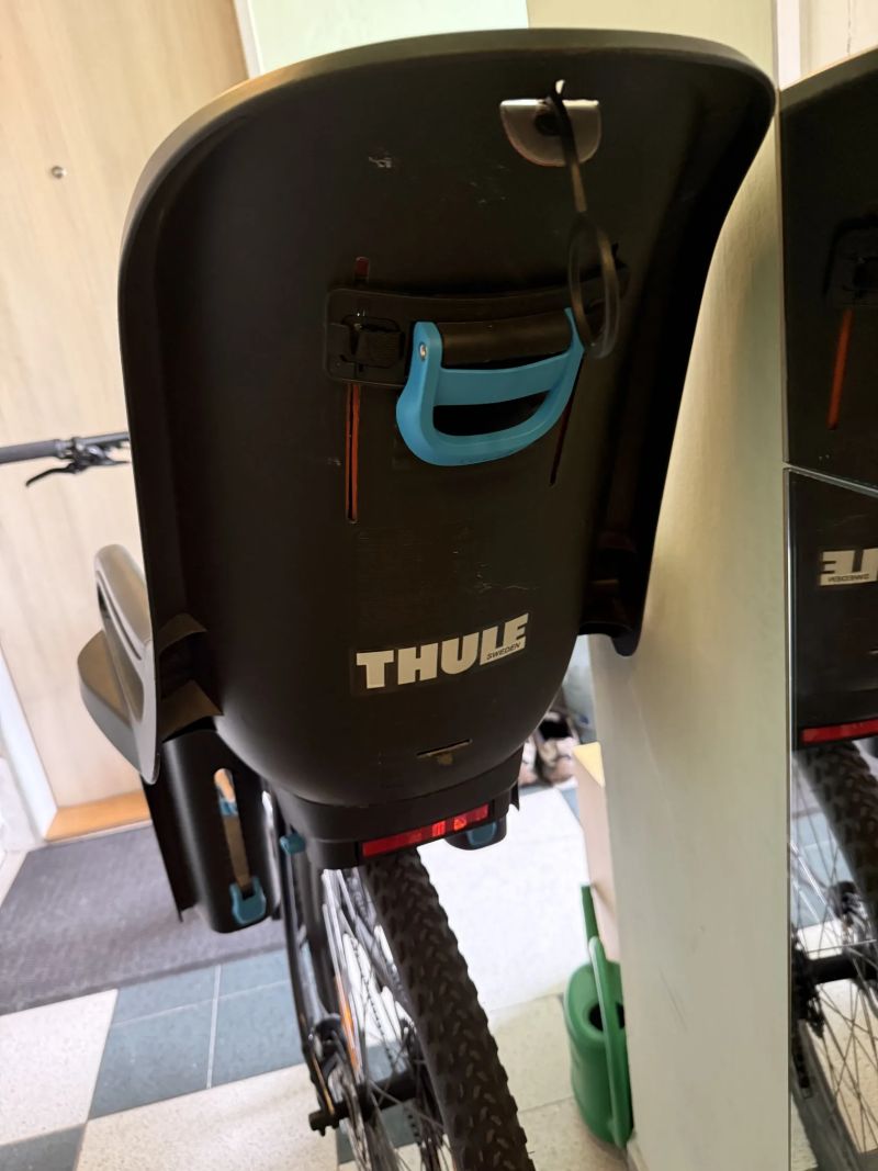 Cyklosedačka Thule RideAlong Dark Grey