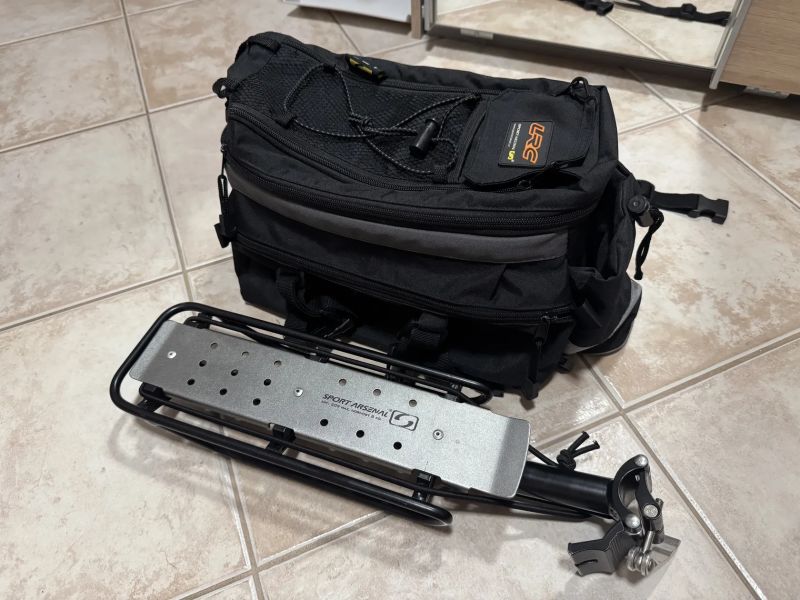 Nosič na sedlovku & brašna Sport Arsenal