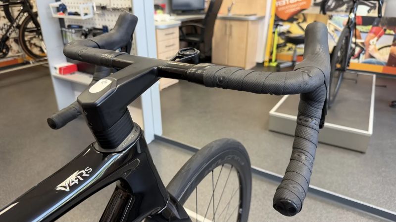 Colnago COLNAGO V4Rs – Dura-Ace Di2 12s, kola Fulcrum wind 42, karbon, Wattmetr Stages