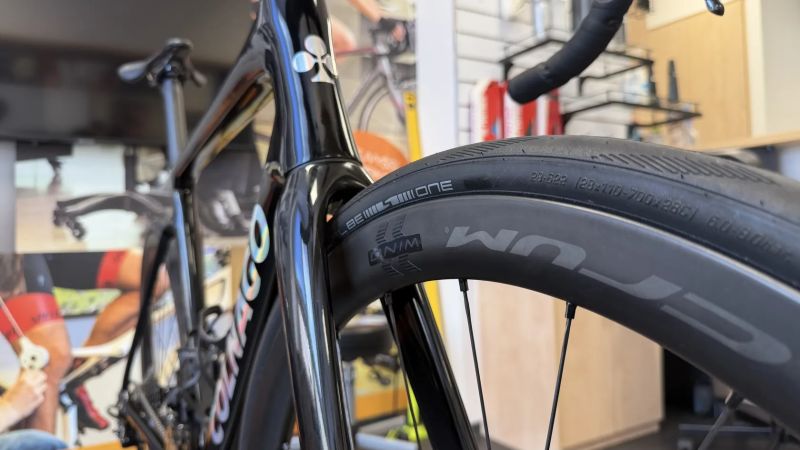 Colnago COLNAGO V4Rs – Dura-Ace Di2 12s, kola Fulcrum wind 42, karbon, Wattmetr Stages