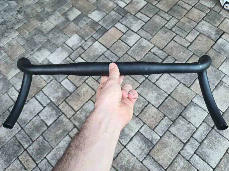 Různé komponenty na gravel/silniční kolo