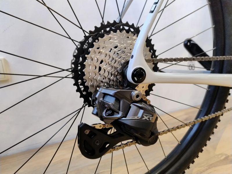 Cube Reaction C:62 ONE (karbon) XT Di2 - vel. 20"