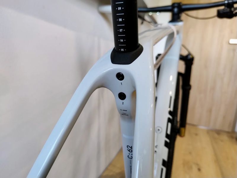 Cube Reaction C:62 ONE (karbon) XT Di2 - vel. 20"