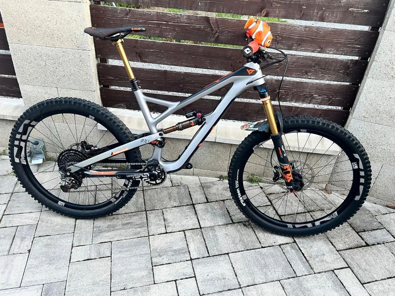 YT Industries CF Pro Race