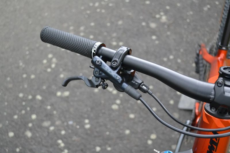 KTM Myroon Elite (S) 2024 Top Stav