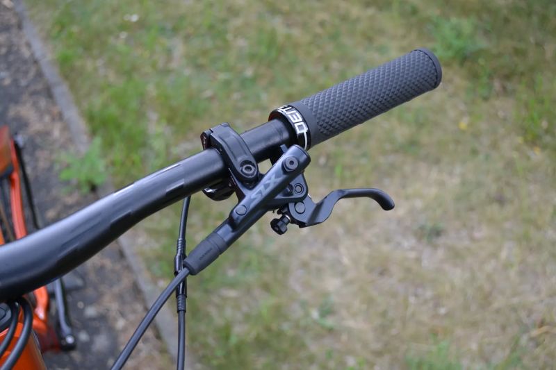 KTM Myroon Elite (S) 2024 Top Stav