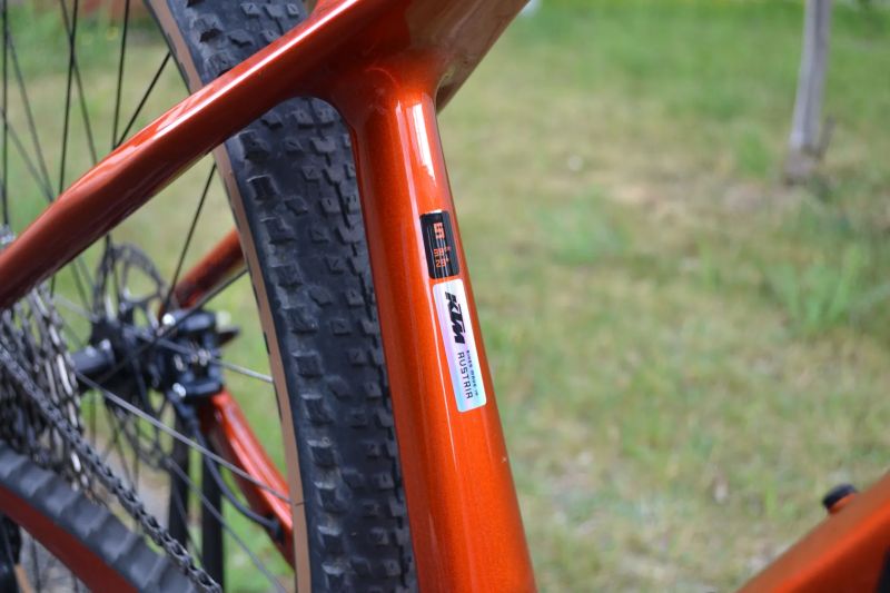 KTM Myroon Elite (S) 2024 Top Stav