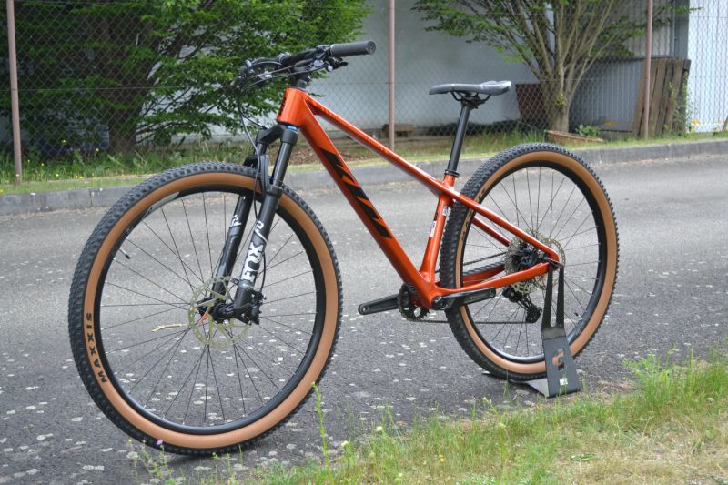 KTM Myroon Elite (S) 2024 Top Stav