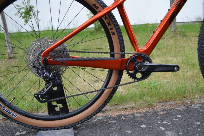 KTM Myroon Elite (S) 2024 Top Stav