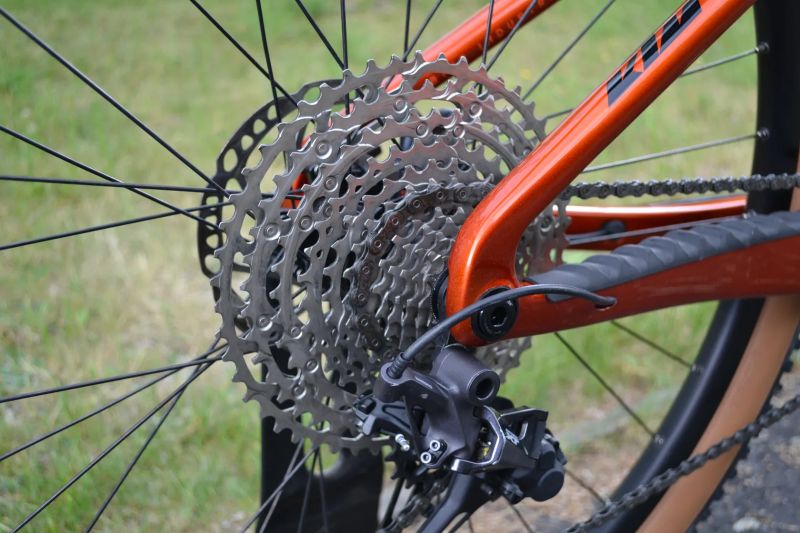 KTM Myroon Elite (S) 2024 Top Stav