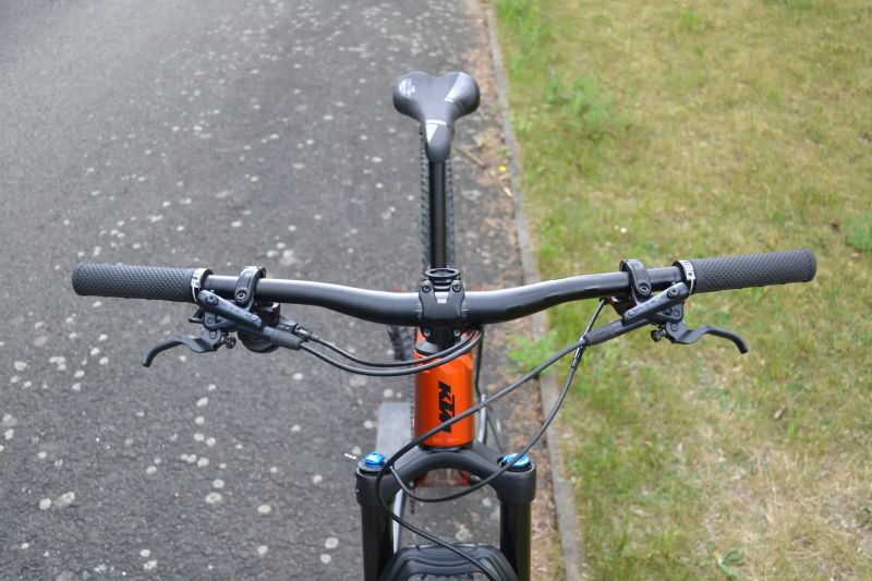 KTM Myroon Elite (S) 2024 Top Stav