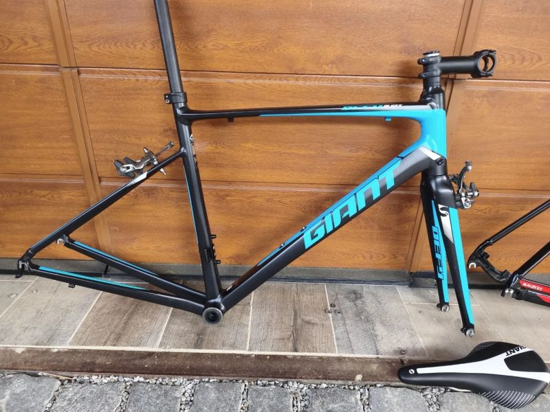 rámová sada GIANT silničního Defy 0 AluXX vel.M a TCX SLR 2 vel.ML