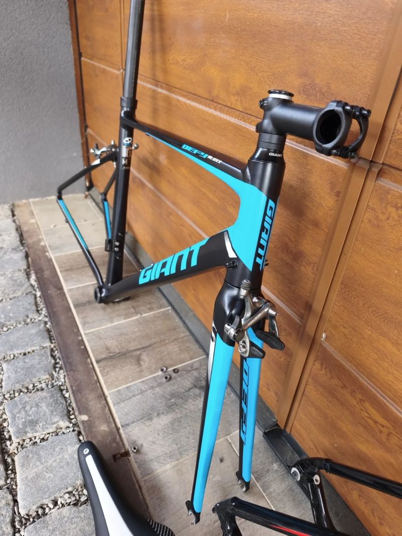 rámová sada GIANT silničního Defy 0 AluXX vel.M a TCX SLR 2 vel.ML